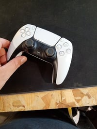 Bezdrôtový ovládač Sony DualSense pre PS5 v bielej farbe - gamepad pre PlayStation 5, použitý stav 4
