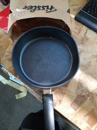 Fissler Adamant Comfort Serpenyő 28 cm, Alumínium, Tapadásmentes, Indukciós, Fekete, Made — jobb oldali horpadás (állapot: lásd a 2. képet) 2