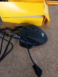 Corsair NIGHTSWORD RGB vezetékes gaming egér, FPS/MOBA, fekete, RGB világítás, állítható súly, ergonomikus kialakítás 3