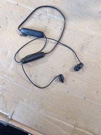 Bezdrôtové Bluetooth slúchadlá Sony WI-C100 so vstavaným mikrofónom — chybné, na náhradné diely: nezapínajú sa (stav: viď 2. obrázok) 3