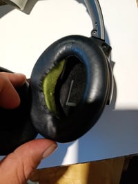 Bluetooth slúchadlá s potlačením hluku Bose QuietComfort SC s mikrofónom — Vankúšik na pravom náušníku je rozlepený (stav: pozri 2. obrázok) 2