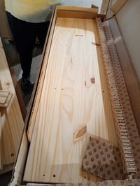 vidaXL ALTA tömör fenyőfa komód 112x35x73 cm, csavarok és gombok nélkül — csavarkészlet és gombok nélkül (állapot: lásd a 2. képet) 4