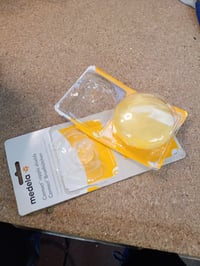 Medela štitnici za bradavice, veličina L (24 mm), silikonski, bez BPA, s kutijicom za pohranu, 2 komada, za dojenje — rabljeno (stanje: vidi 2. sliku) 2