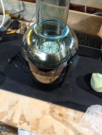 Centrifugalni sokovnik Philips Viva Collection, 800 W, spremnik od 2 litre, tehnologija QuickClean, crni, rabljeno 2