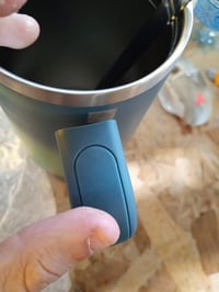 Stanley Quencher H2.0 FlowState termosz szívószállal 1,2 L Blue — hibás, részben működik: fülnél elengedett pont (állapot: lásd a 2. képet) 2