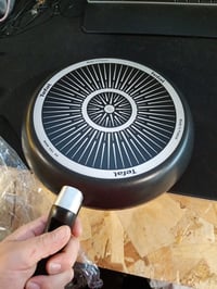 Tigaie Tefal Hard Titanium Essential C38806, 28 cm, strat antiaderent din titan, indicator de temperatură, compatibilă cu mașina de spălat vase, fabricată în Franța 4