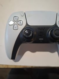 Bezdrôtový ovládač Sony DualSense pre PS5 v bielej farbe, používaný — Ľavá páčka má silný drift (stav: pozri 2. obrázok) 3