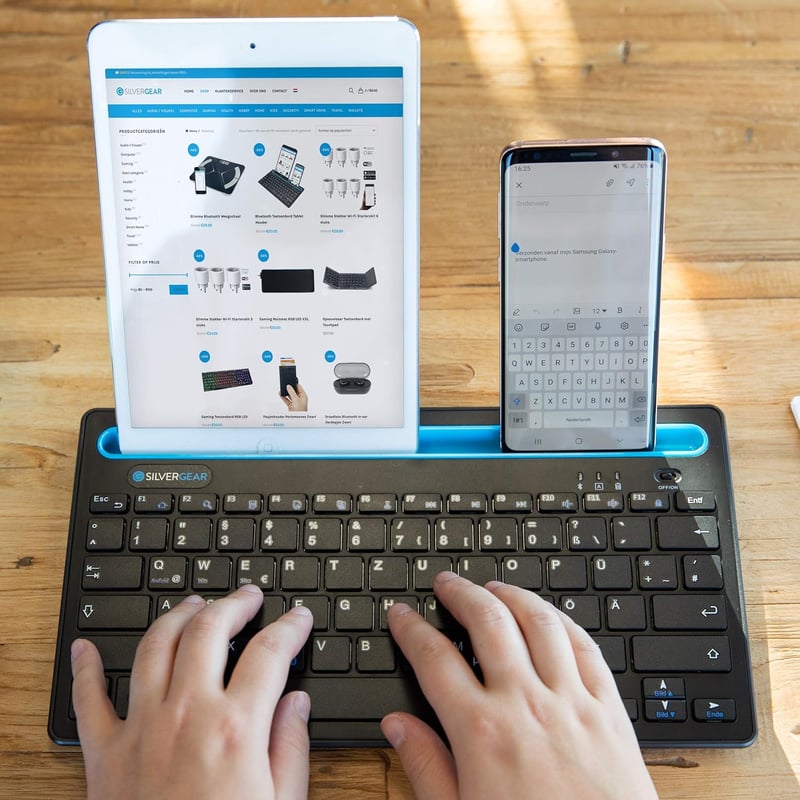 Silvergear vezeték nélküli billentyűzet telefon- és tablettartóval, QWERTZ, fekete