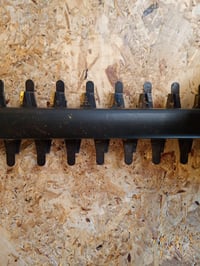 Foarfecă de tuns gard viu cu acumulator Bosch EasyHedgeCut 18V-52-13, fără acumulator și încărcător, 52 cm — lamă zgâriată și uzată (stare: vezi a 2-a imagine) 3