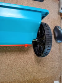 Gardena combisystem posipač, ručni posipač s kotačima, spremnik od 3 l, širina posipanja 40 cm, za combisystem dršku 2