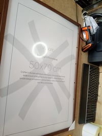 JCNORD MDF fotorámik 50x70 cm vo farbe orech s nerozbitným akrylátovým sklom – Moderný — plexisklo sa odlepilo na jednom rohu (stav: pozri 2. obrázok) 3