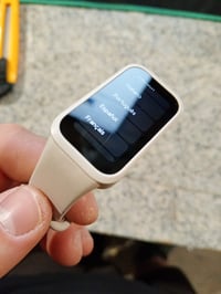 Brățară inteligentă Xiaomi Smart Band 9 Active, ecran TFT de 1,47", autonomie de 18 zile — fără cablu de încărcare, zgârietură minoră (stare: vezi a 2-a imagine) 2