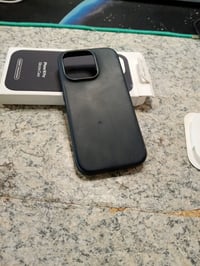 Silikónový kryt Apple iPhone 16 Pro s MagSafe, čierny – používaný 2