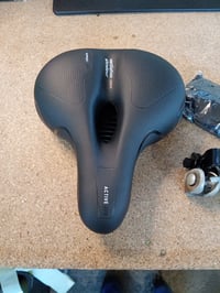 Șa de bicicletă ROGTYO Cloud Comfort Pro Max – șezut cu gel extra lat — uzură la nivelul părții metalice de sub șa (stare: vezi poza 2) 5