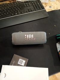 JBL Flip 6 Bluetooth Hangszóró Szürke, Vízálló Hordozható Speaker, 2 Utas — töltőkábel nélkül, oldalt sérült (állapot: lásd a 2. képet) 3