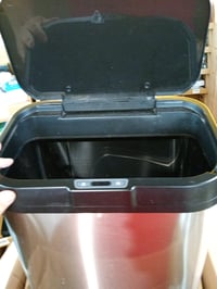 Coș de gunoi cu senzor Amazon Basics, 60 litri, oțel inoxidabil, formă dreptunghiulară, negru-argintiu — utilizat (stare: vezi imaginea 2) 3
