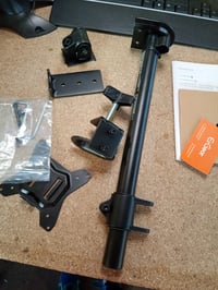 Braț de susținere monitor ErGear pentru ecrane de 13-32 inch, reglabil pe înălțime, înclinabil, rotativ, VESA 75x75/100x100 mm, montare pe birou 3
