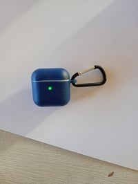 APM 600331 Bluetooth Fülhallgató Töltőtokkal és Éjkék Szilikon Tokkal, Sztereó Hang, Kihangosító, PC, Okostelefon és Tablet Kompatibilis 2