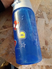 Detská fľaša na vodu SIGG Viva One Marvel Spidey 0,5 l modrá, vhodná na sýtené nápoje, nepriepustná — na boku poškriabaná (stav: pozri 2. obrázok) 3