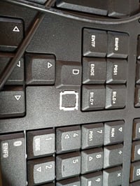 CHERRY Stream tipkovnica sa žicom, QWERTZ njemački — neispravna, djelomično radi: otpala tipka D (stanje: vidi 2. sliku) 3