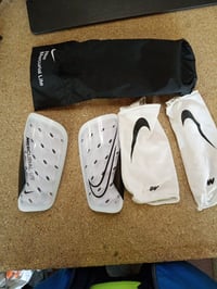 Nike Mercurial Lite DN3611-100 štitnici za potkoljenicu uniseks, bijelo/crni, veličina S, lagani nogometni štitnici s mrežicom za pričvršćivanje 2