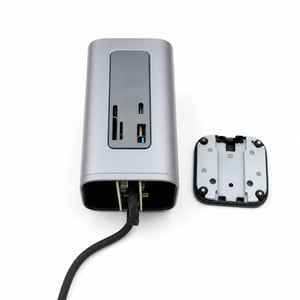 Stație de andocare Baseus Nomos Air USB-C 12-în-1 pentru Windows — defectă, funcționează parțial: șuruburi de fixare inferioare smulse