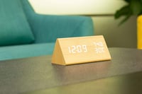 VORRINC Digitális Fa Ébresztőóra - 3 Ébresztés, Hőmérséklet, Páratartalom Kijelzés, 3 Fényerőszint, Háromszög Bambusz Dizájn, USB/Elemes 6