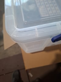 Really Useful Box 64 literes — Az egyik dobozon a fedél kicsit törött a másik dobzon a fedelen van egy nagy (állapot: lásd a 2. képet) 3
