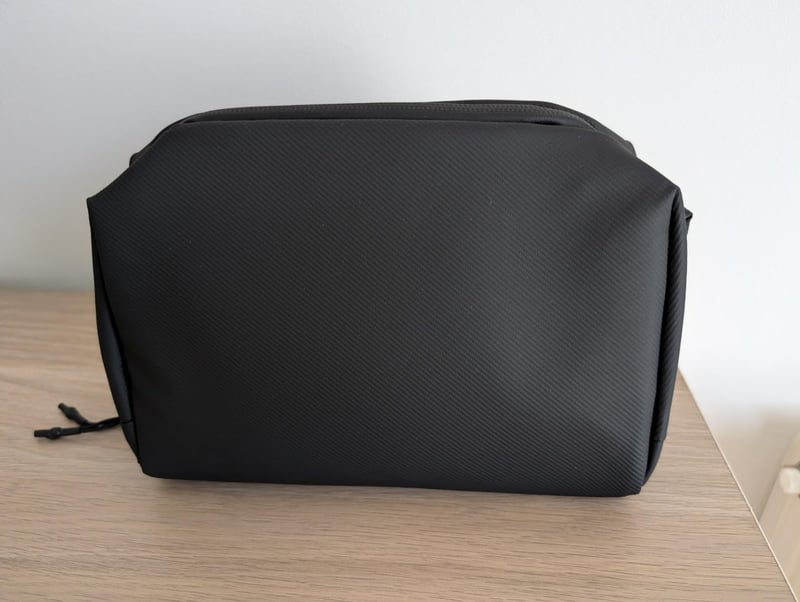 LBJR Fekete Kozmetikai Táska - Utazási Sminkesdoboz Nőknek és Férfiaknak - Hordozható Piperetáska Szervező 24x12x15 cm