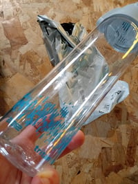 Športová fľaša SIGG Total Clear ONE MyPlanet Aqua Tritan 750 ml — na 1-2 miestach sú zvyšky lepidla (stav: pozri 2. obrázok) 2