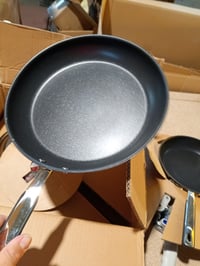 3-dielna súprava nepriľnavých panvíc a wok panvice Amazon Basics, nehrdzavejúca oceľ — Mierne opotrebovanie na panvici (stav: pozri 2. obrázok) 5