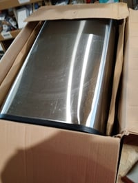 Coș de gunoi cu senzor Amazon Basics, 60 litri, oțel inoxidabil, formă dreptunghiulară, negru-argintiu — utilizat (stare: vezi imaginea 2) 2