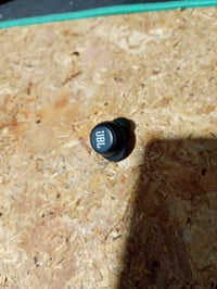 Náhradné ľavé slúchadlo JBL Live Free NC+ True Wireless v čiernej farbe s aktívnym potlačením hluku pre Bluetooth slúchadlá 2