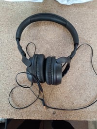 Căști on-ear cu fir JBL Tune 500 cu microfon integrat și telecomandă cu un singur buton, negru - utilizate 3