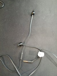JBL Tune 110 vezetékes fülhallgató mikrofonnal és távirányítóval, fekete — fülgumi illesztékek hiányoznak nélkül (állapot: lásd a 2. képet) 2