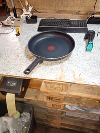 Panvica Tefal XL Force C38508, 32 cm, nepriľnavý povrch, indikátor Thermo-Signal, čierna — Deformovaná (stav: pozri 2. obrázok) 2