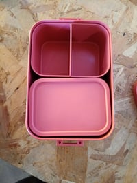 Cutie pentru prânz Mepal Take A Break Midi cu compartimente 900 ml - Culoare Vivid Mauve - Cutie pentru sandvișuri cu furculiță 3