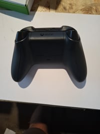 Bezdrôtový ovládač Microsoft Xbox vo farbe Carbon Black, balenie 2025, kompatibilný s Xbox Series X, Series S, One a Windows 4