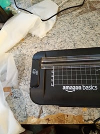 Laminovačka Amazon Basics 3 v 1 formátu A4 s rezačkou, dierovačom a zaobľovačom rohov, čierna, neúplná bez laminovacích fólií (stav: pozri 2. obrázok) 6