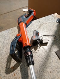 Motocoasă cu acumulator BLACK+DECKER STC1820EPC 18V 2,0Ah, lățime de tăiere 28 cm, Powercommand — fără acumulator (stare: vezi a 2-a fotografie) 2