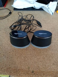 Pereche de boxe stereo 2.0 AmazonBasics pentru PC și laptop, intrare AUX 3,5 mm, alimentare USB, negru, utilizat 3