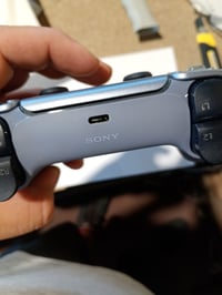 Bezdrôtový ovládač Sony PlayStation DualSense PS5 Sterling — chybný, na súčiastky: ovládač je v skrate (stav: pozri 2. obrázok) 2