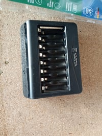 Încărcător acumulatori VARTA LCD Multi Charger+ cu 8 sloturi pentru AA/AAA, port USB-C, negru, produs second-hand în stare unică 3