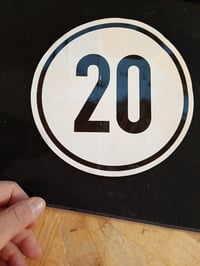 Autocolant de viteză KAVARO 20 km/h pentru utilaje de construcții și vehicule agricole, DIN 1451 — ușor șifonat (stare: vezi a 2-a fotografie) 4