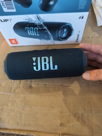 JBL Flip 7 Hordozható Bluetooth Hangszóró, Kék, IP68 Vízálló és Porálló, 16 Órás Akkuidő, Auracast Többhangszórós Kapcsolat, Használt 3