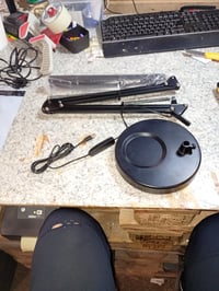 SKYLEO LED asztali lámpa csipesszel és talppal, fekete, 3 fénymód, 10 fényerőfokozat, 12W — karcos, kopott talp (állapot: lásd a 2. képet) 5