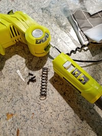 Motocoasă RYOBI RLT183250F 18V ONE+ pentru piese / dezmembrare: lipsă acumulator/încărcător/cap tăietor, piesă ruptă (stare: vezi a 2-a fotografie) 2