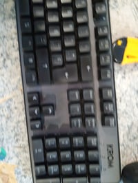 KROM Kernel Mechanikus Gaming Billentyűzet – Spanyol Kiosztás, RGB LED — poros, hajszálas billentyűzet (állapot: lásd a 2. képet) 3