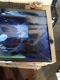 Toshiba 40LV3563DG 40 colos Full HD Smart TV 1920x1080 HDR WiFi Alexa — hibás, alkatrésznek: sérült kijelző (állapot: lásd a 2. képet) 4