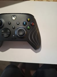 Kábový RGB ovládač Turtle Beach Afterglow Wave pre Xbox Series X/S, Xbox One a Windows PC – čierny, s programovateľnými tlačidlami 4